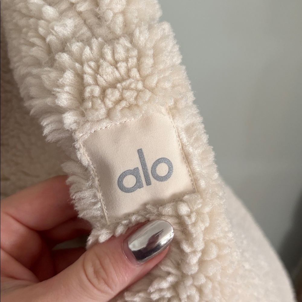 Alo Reversible Sherpa Windbreaker - Picture 10 of 13